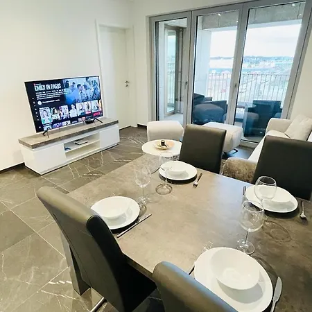 New And Luxury Flat With Parking In Center. Terrace