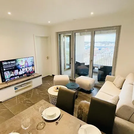 New And Luxury Flat With Parking In Center. Terrace 아파트